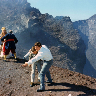 Film Fantomas se zlobí se natáčel v atraktivních lokacích, například i na svazích sopky Vesuv.