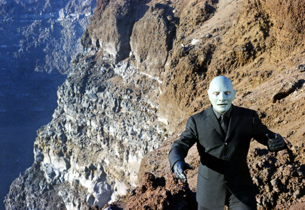 Jean Marais jako Fantomas ve filmu Fantomas se zlobí.