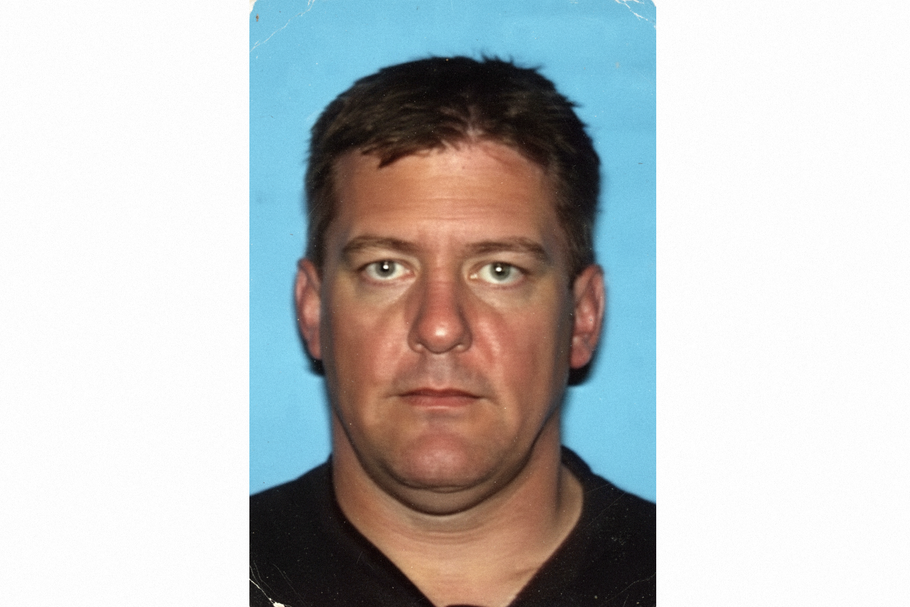 Bruce Jeffrey Pardo, pachatel masakru v kalifornské Covině na Štědrý večer 2008, kdy v kostýmu Santa Clause zabil devět lidí.