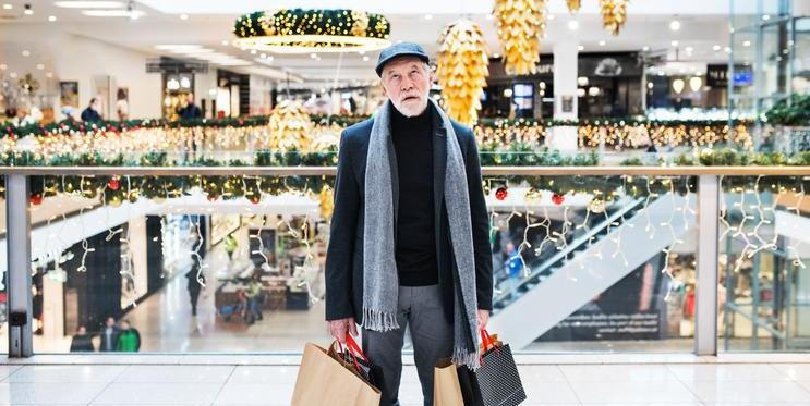 Znuděný muž na nákupech