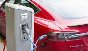 Tesla Model S dobíjení