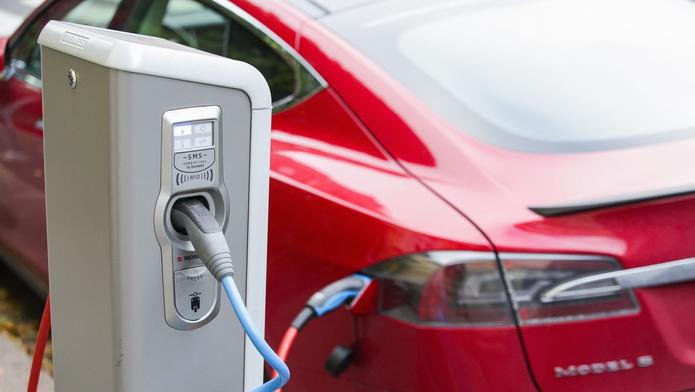 Tesla Model S dobíjení