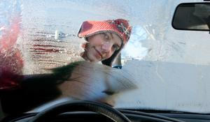 Škrábání čelního skla v zimě