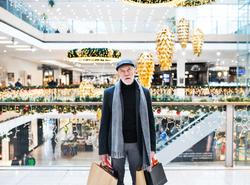 Znuděný muž na nákupech