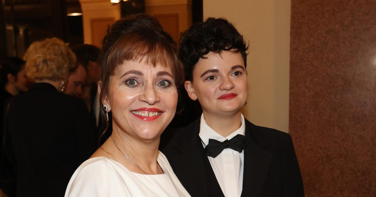  Alena Mihulová a Karolína Kachyňová