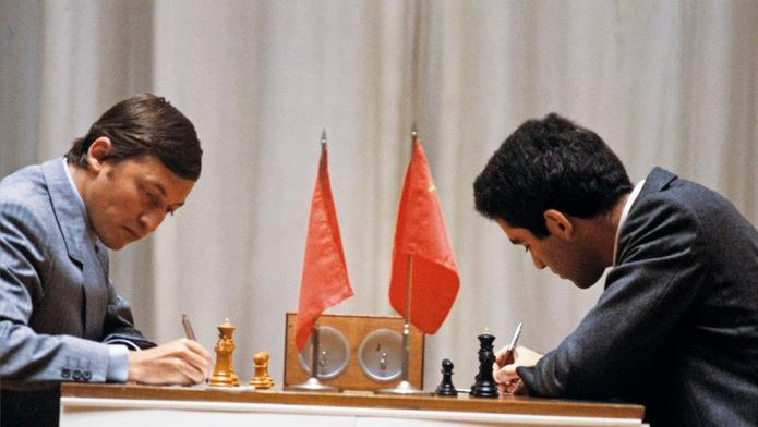 Souboj Garriho Kasparova s Anatolijem Karpovem o titul šachového šampiona v roce 1985