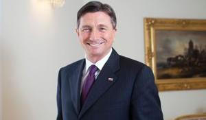 Elegán s dokonalým úsměvem. Slovinský exprezident Borut Pahor teď prodává pyžama.
