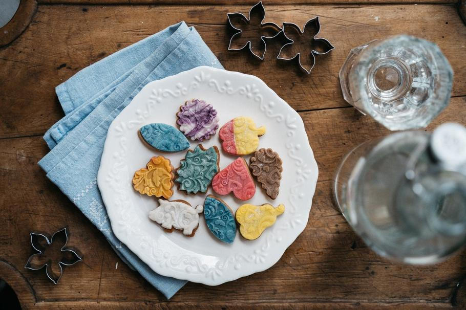 V obci Milovy můžete ochutnat Milovské perníčky - vyrábí je tu podle tradice sahající až do 14. století. Perníčky zdobí typické vzory horácké krajky.