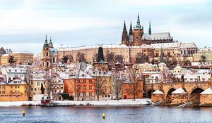 Pražský hrad zima sníh Vltava Karlův most