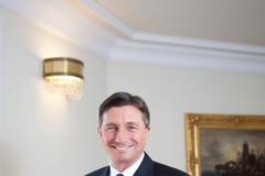 Elegán s dokonalým úsměvem. Slovinský exprezident Borut Pahor teď prodává pyžama.