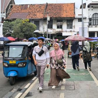 Jakarta, cestovatelka