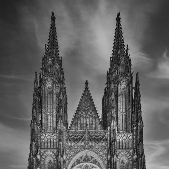 Ukázka z knihy Katedrála svatého Víta - Kamenná koruna království. Autor fotografií Jan William Drnek, nakladatelství NOBART, Praha 2025.