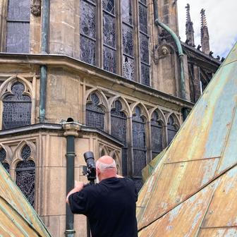 Ukázka z knihy Katedrála svatého Víta - Kamenná koruna království. Autor fotografií Jan William Drnek, nakladatelství NOBART, Praha 2025.