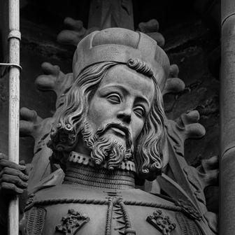 Ukázka z knihy Katedrála svatého Víta - Kamenná koruna království. Autor fotografií Jan William Drnek, nakladatelství NOBART, Praha 2025.