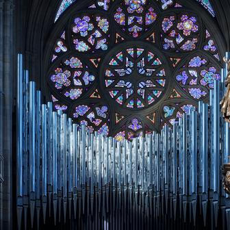 Ukázka z knihy Katedrála svatého Víta - Kamenná koruna království. Autor fotografií Jan William Drnek, nakladatelství NOBART, Praha 2025.