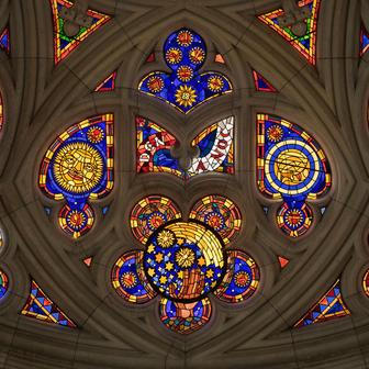 Ukázka z knihy Katedrála svatého Víta - Kamenná koruna království. Autor fotografií Jan William Drnek, nakladatelství NOBART, Praha 2025.