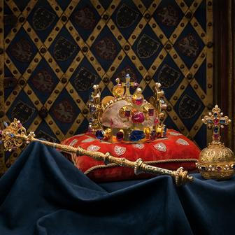 Ukázka z knihy Katedrála svatého Víta - Kamenná koruna království. Autor fotografií Jan William Drnek, nakladatelství NOBART, Praha 2025.