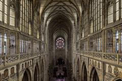 Ukázka z knihy Katedrála svatého Víta - Kamenná koruna království. Autor fotografií Jan William Drnek, nakladatelství NOBART, Praha 2025.