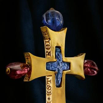 Ukázka z knihy Katedrála svatého Víta - Kamenná koruna království. Autor fotografií Jan William Drnek, nakladatelství NOBART, Praha 2025.