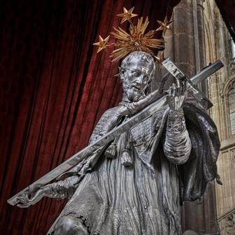 Ukázka z knihy Katedrála svatého Víta - Kamenná koruna království. Autor fotografií Jan William Drnek, nakladatelství NOBART, Praha 2025.