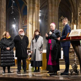 Požehnání knize Katedrála svatého Víta – Kamenná koruna království, katedrála sv. Víta v Praze, 13. listopadu 2025.