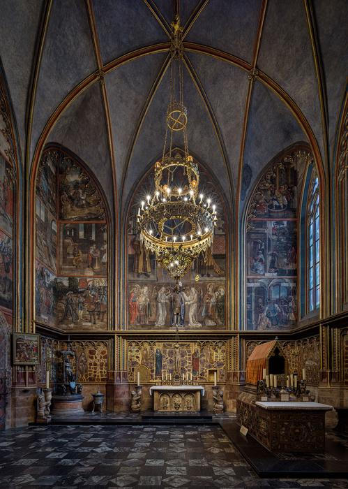 Ukázka z knihy Katedrála svatého Víta - Kamenná koruna království. Autor fotografií Jan William Drnek, nakladatelství NOBART, Praha 2025.