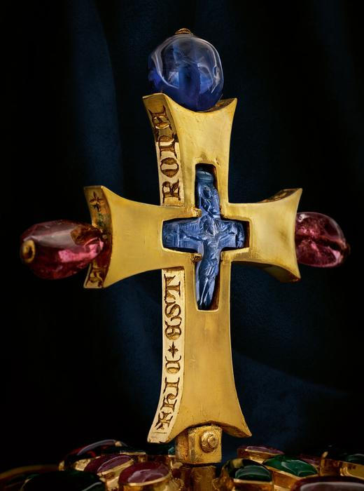 Ukázka z knihy Katedrála svatého Víta - Kamenná koruna království. Autor fotografií Jan William Drnek, nakladatelství NOBART, Praha 2025.