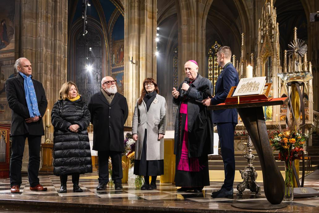 Požehnání knize Katedrála svatého Víta – Kamenná koruna království, katedrála sv. Víta v Praze, 13. listopadu 2025.