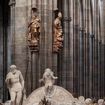 Ukázka z knihy Katedrála svatého Víta - Kamenná koruna království. Autor fotografií Jan William Drnek, nakladatelství NOBART, Praha 2025.