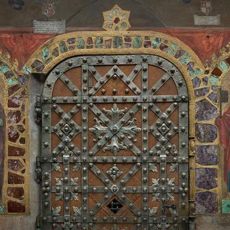 Ukázka z knihy Katedrála svatého Víta - Kamenná koruna království. Autor fotografií Jan William Drnek, nakladatelství NOBART, Praha 2025.