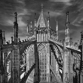 Ukázka z knihy Katedrála svatého Víta - Kamenná koruna království. Autor fotografií Jan William Drnek, nakladatelství NOBART, Praha 2025.