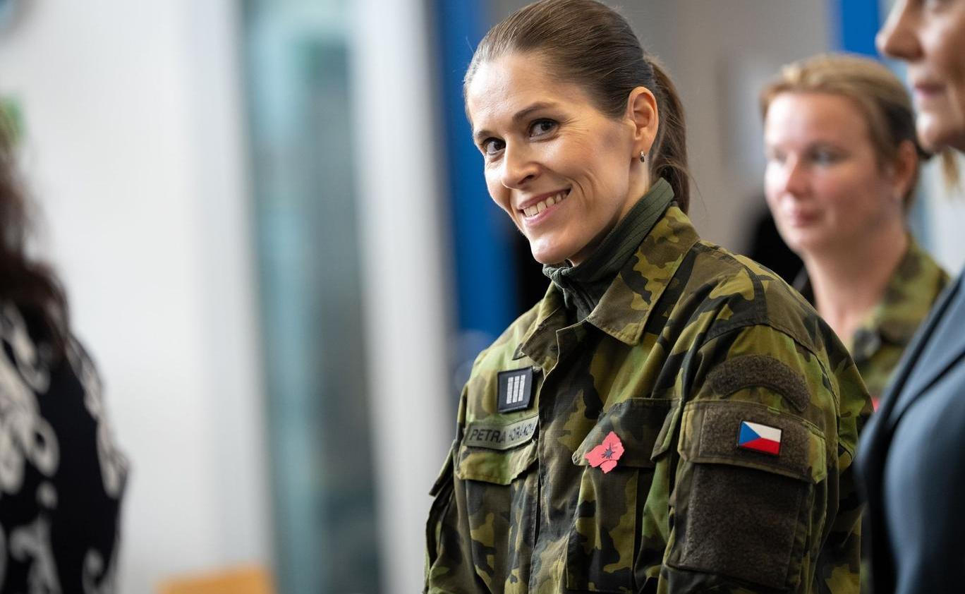 vojanda, vojínka, armáda, vojna, rodina, matka