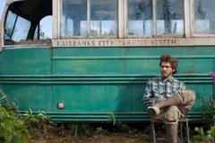 Film Into the Wild natočil v roce 2007 Sean Penn podle bestselleru Jona Krakauera. Snímek se stal okamžitým hitem a dodnes patří k nejpůsobivějším filmům o útěku do divočiny.