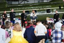 USA, Marine Corps, Melania Trump, charita, Santa Claus