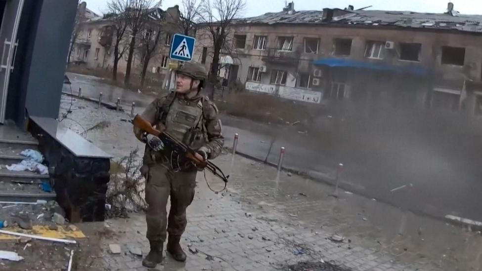 Rusové zveřejnili video, jak se jejich vojáci procházejí ukrajinským městem Pokrovsk