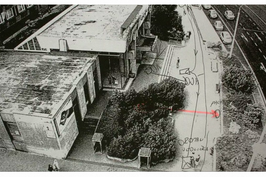 Policejní nákres místa střelby před poštou v Chomutově, kde Roman Postl 3. září 2008 smrtelně zasáhl policistu Romana Jedličku