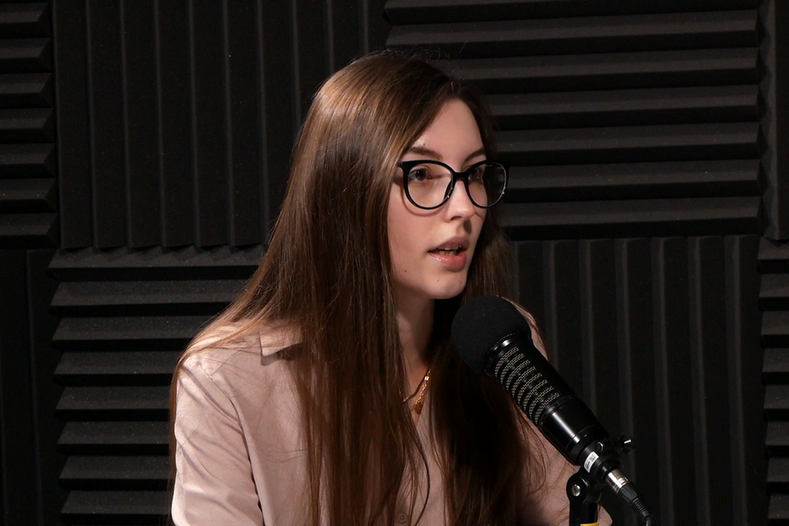 “AI je mocný nástroj,” říká Burdová. Umí děti svléknout i zneužít jejich obličej