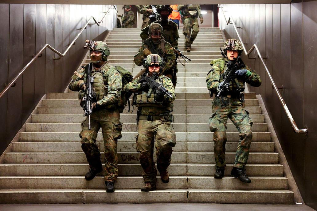 Německo, Berlín, metro vojenské cvičení, Rusko, Bundeswehr