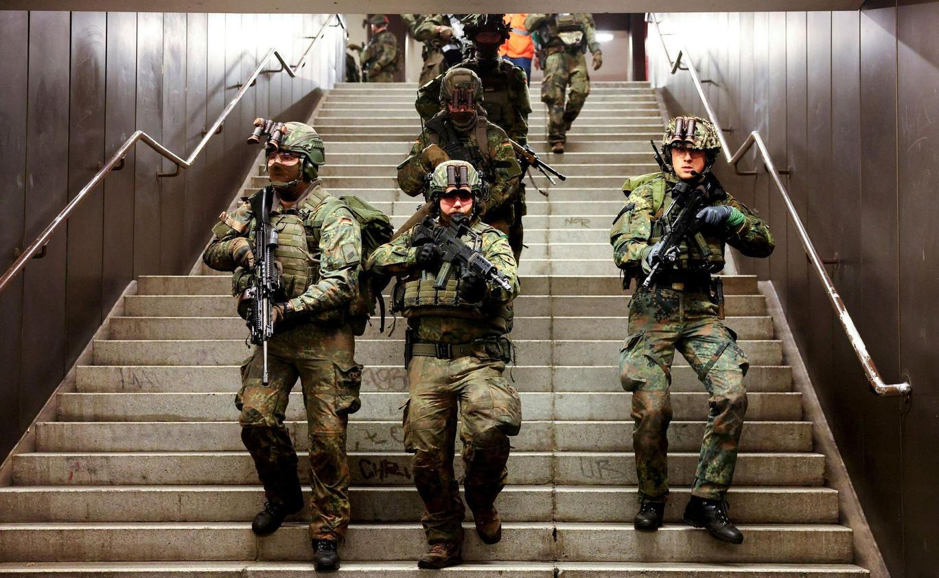 Německo, Berlín, metro vojenské cvičení, Rusko, Bundeswehr