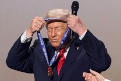 Americký prezident Donald Trump s Cenou míru FIFA