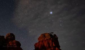 NASA letos v dubnu ukázala, co sondy na Marsu skutečně vidí