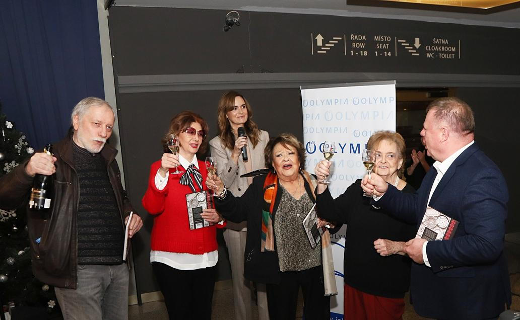 Křest kuchařky Jiřiny Bohdalové - Prababičky pravnoučatům