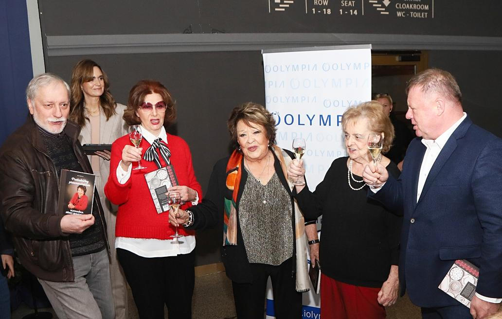 Křest kuchařky Jiřiny Bohdalové - Prababičky pravnoučatům