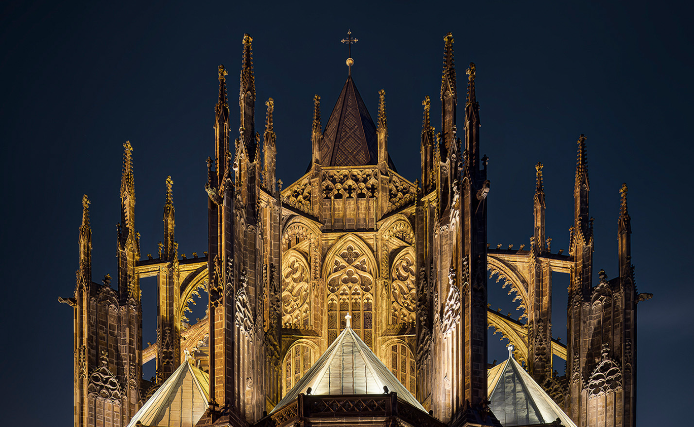 Katedrála sv. Víta. Ukázka z knihy Katedrála svatého Víta - Kamenná koruna království. Autor fotografií Jan William Drnek, nakladatelství NOBART, Praha 2025. Výřez ze snímku.