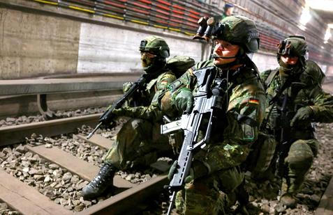 Německo, Berlín, metro vojenské cvičení, Rusko, Bundeswehr