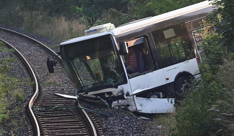 Autobus nehoda Karlovy Vary