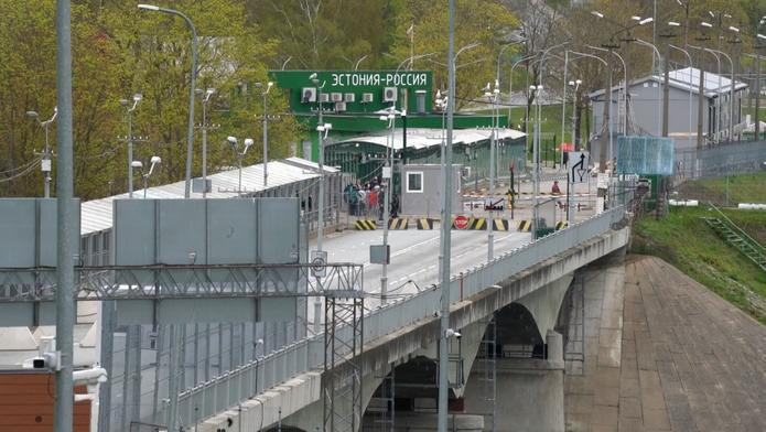 Estonské město Narvu spojuje s Ruskem most. Pro Putina by to mohlo být ideální místo k prvnímu útoku