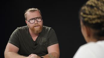 Za den a půl autem dojedete tam, kde frontu drží kanibalové, říká režisér dokumentu o "dezolátech"