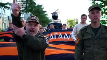 Rusové pořádají ve svých ulicích i tzv. Pochody na Washington a jízdy se Sarmat-mobily