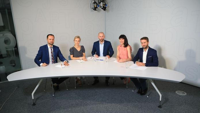 Češi jsou na špičce v bezkontaktních platbách kartou. Rozmáhají se platby telefonem